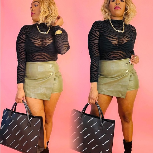 NEW WOMEN’S TRENDY OLIVE GREEN BUTTON FRONT FAUX LEATHER SKORT - Picture 3 of 15